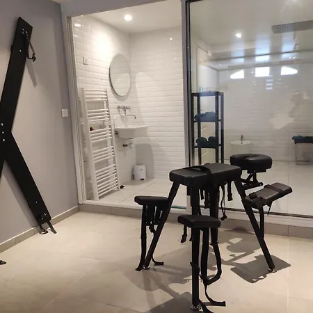 Secret Room, 3 Couple Only Au Village Naturiste Apartment *